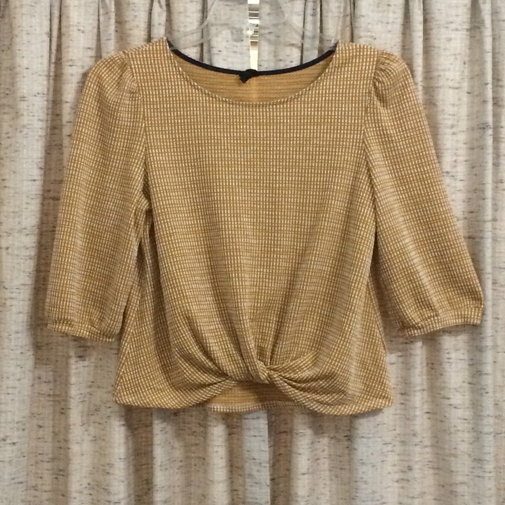 W5 Front Knot Twist Top